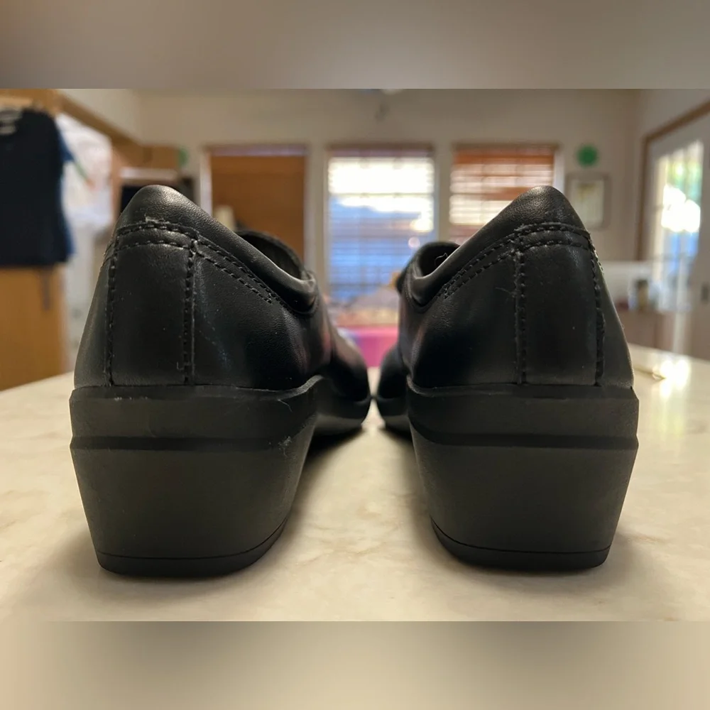 Clarks Black Leather Mary Jane Heels